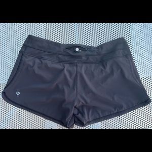 Lululemon Groovy Run Short
Black Size 12 Like New